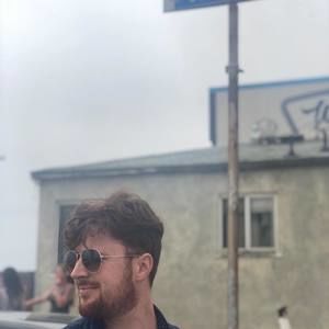 Meet your Posher, Tom